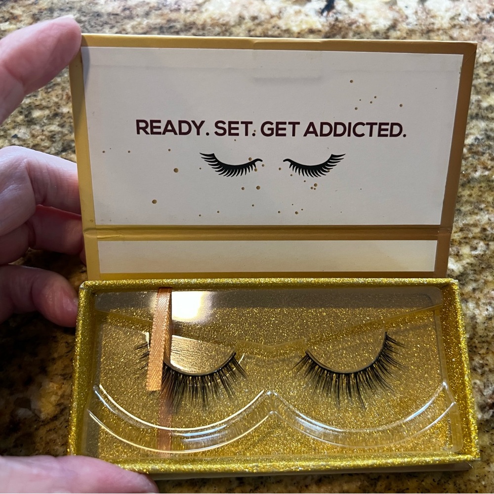 Lashaholic luxury lashes Instaglam silk lashes